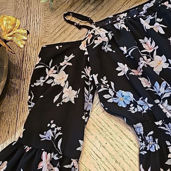 Floral bell sleeve open shoulder dress size S - Picture 3 of 11